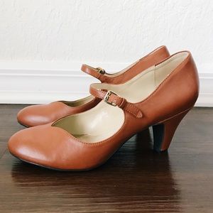 Adorable Brown Vintage Inspired Naturalizer Heels